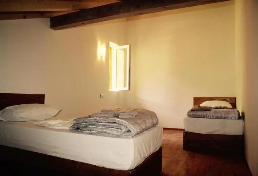 Habitació Quàdruple Estàndard, Bujtina Polia