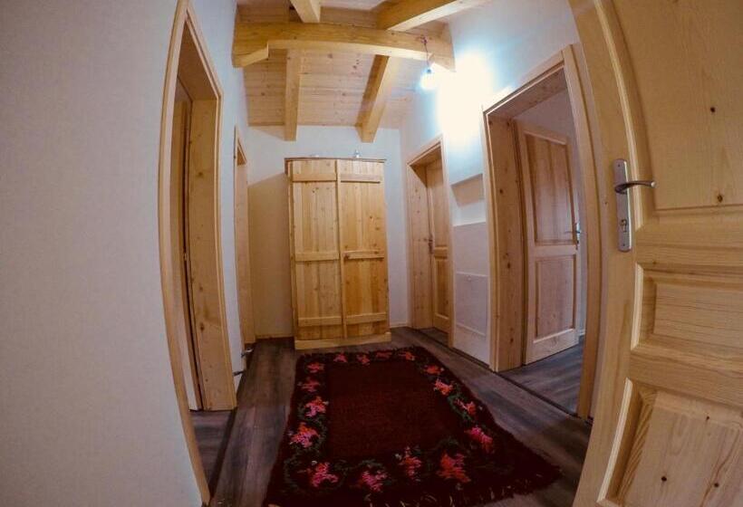 수피리어 룸, Bujtina Polia