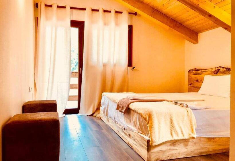 수피리어 룸, Bujtina Polia