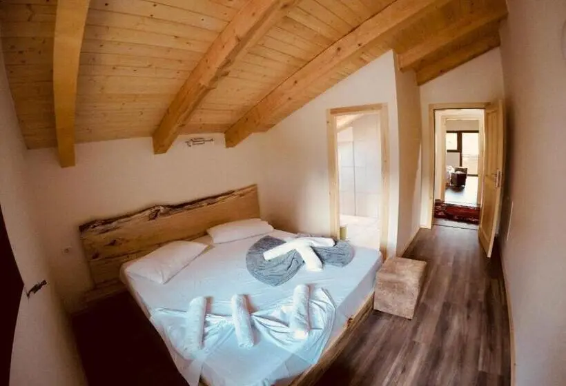 Habitació Superior, Bujtina Polia