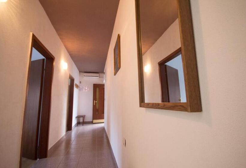 شقة غرفتين, Villa Maria