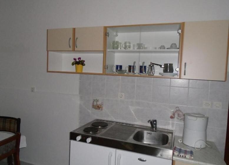 إستوديو قياسى سرير كينج, Villa Maria