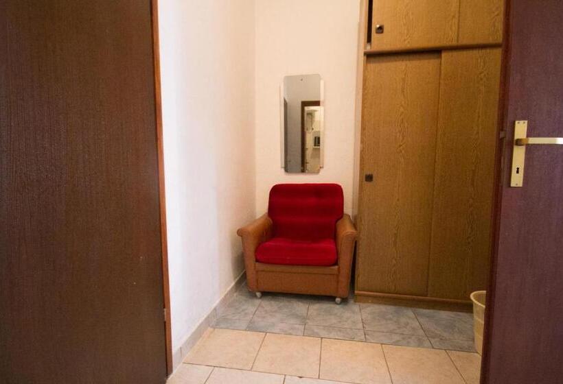 إستوديو قياسى سرير كينج, Villa Maria