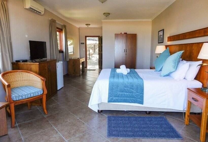 חדר סטנדרט עם מיטת קינג, Sugar Beach Resort