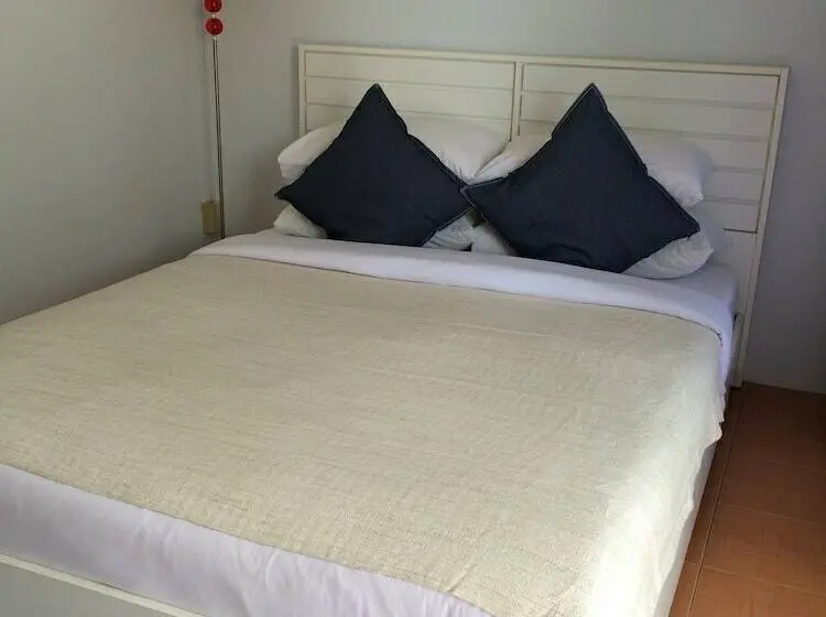 デラックスキャビン, Chomtalay Resort At Had Chaosamran Beach
