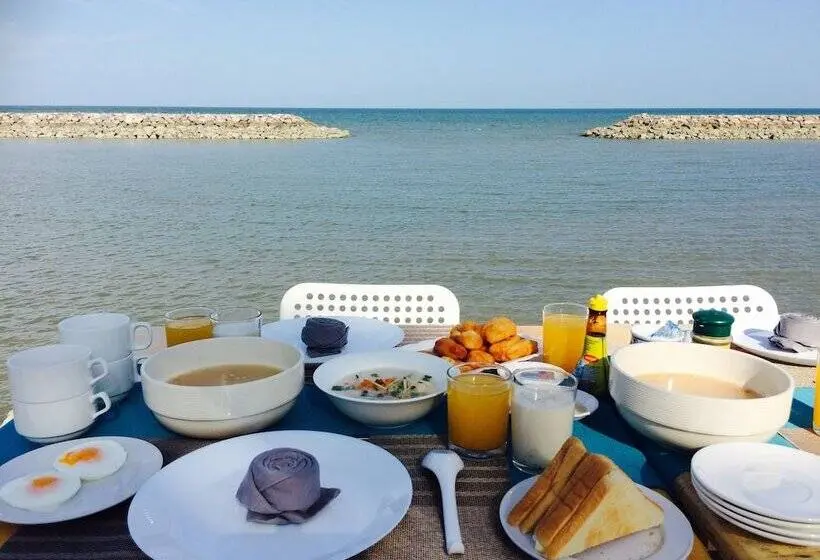 デラックスキャビン, Chomtalay Resort At Had Chaosamran Beach