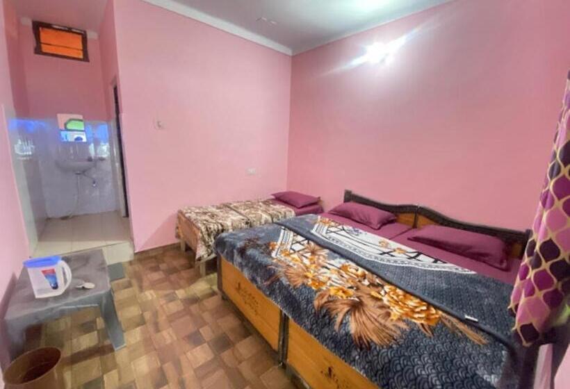 اتاق لوکس, New Basera Hotel Sitapur