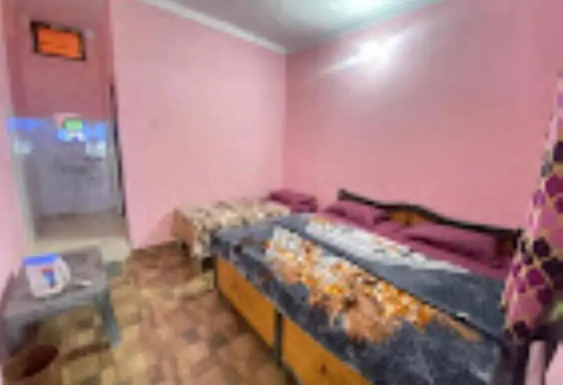 スタンダード4人部屋, New Basera Hotel Sitapur