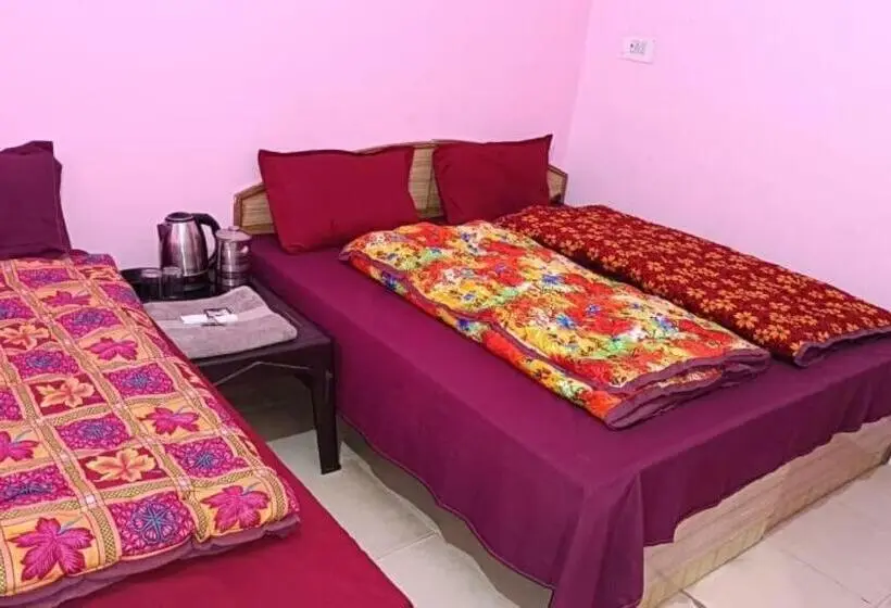 スタンダード4人部屋, New Basera Hotel Sitapur
