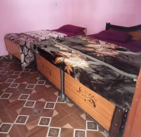 اتاق استاندارد چهار تخته, New Basera Hotel Sitapur