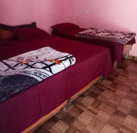 اتاق استاندارد چهار تخته, New Basera Hotel Sitapur