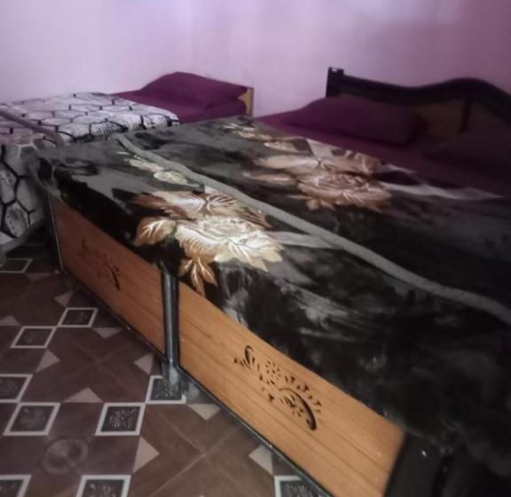 Quarto Quádruplo Estandar, New Basera Hotel Sitapur