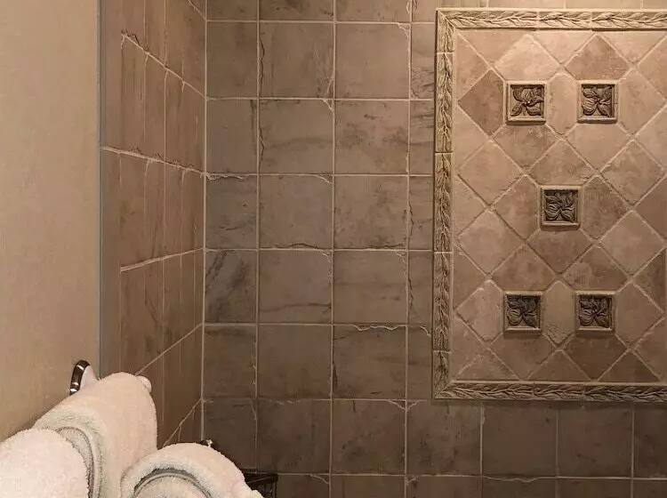 اتاق لوکس, Annabelle Inn