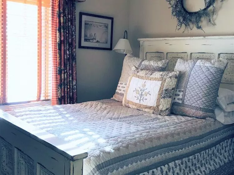 اتاق لوکس, Annabelle Inn
