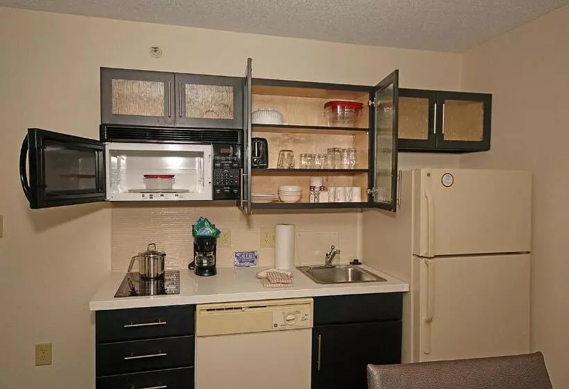 スタンダードスタジオ, Candlewood Suites Newport News Yorktown, An Ihg