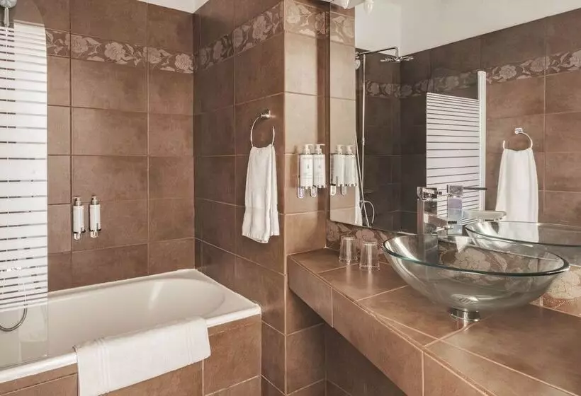 سوییت لوکس, Surplage Hôtel Cavalière