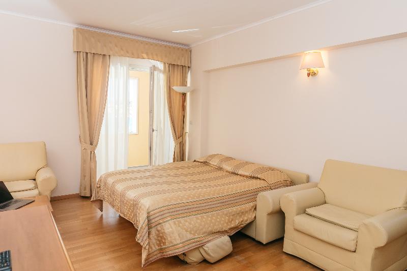 디럭스 룸 킹사이즈 침대, Courtyard By Marriott San Jose Escazu