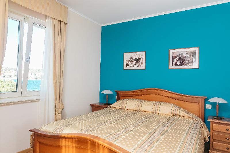 디럭스 룸 킹사이즈 침대, Courtyard By Marriott San Jose Escazu