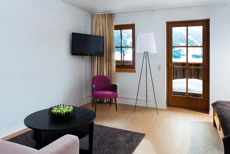 اتاق خانوادگی, Goldried