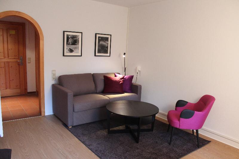 اتاق خانوادگی, Goldried