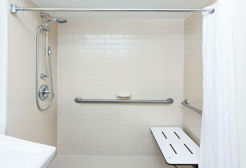 جناح لذوى الاحتياجات الخاصة, Sonesta Simply Suites Plano Frisco