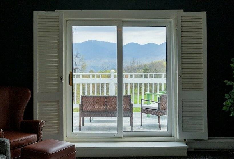 جناح سوبيريور, Sunset Hill House