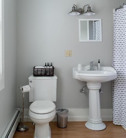 غرفة سوبيريور ثلاثية, Sunset Hill House