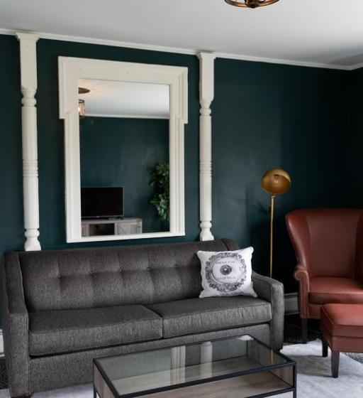 غرفة سوبيريور ثلاثية, Sunset Hill House