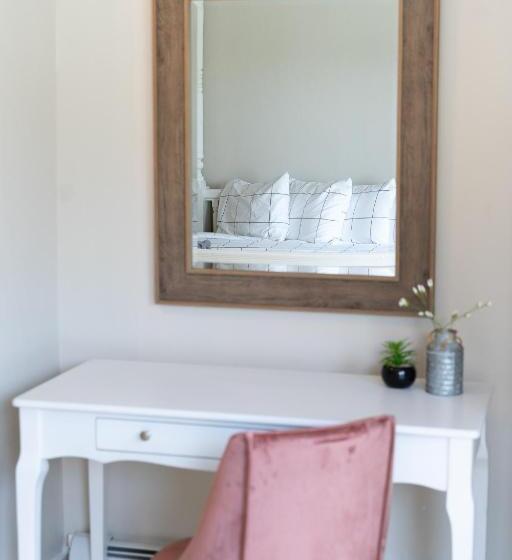 غرفة سوبيريور ثلاثية, Sunset Hill House