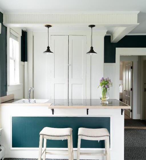 غرفة سوبيريور ثلاثية, Sunset Hill House