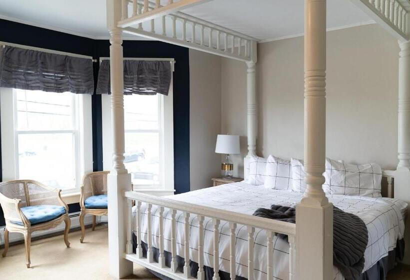 غرفة سوبيريور ثلاثية, Sunset Hill House