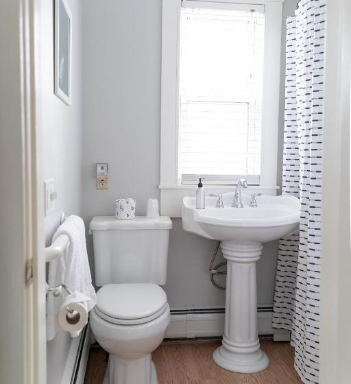 جناح سوبيريور, Sunset Hill House