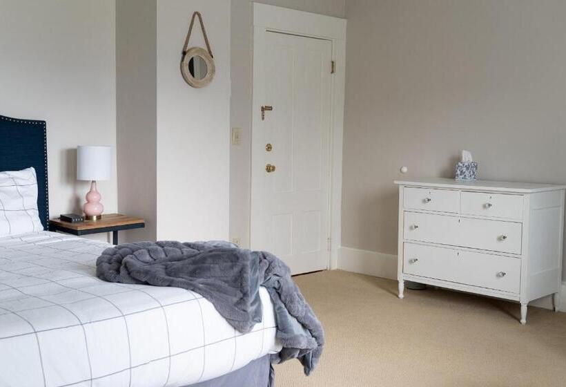 جناح سوبيريور, Sunset Hill House