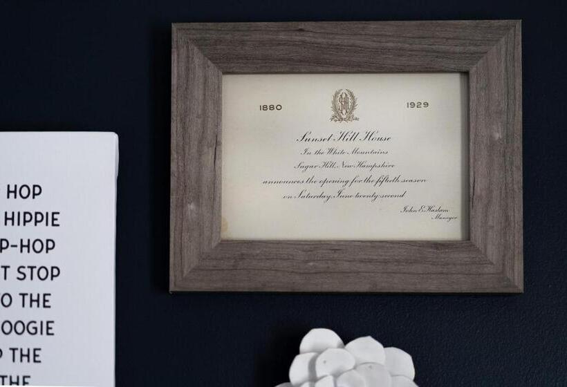 جناح سوبيريور, Sunset Hill House