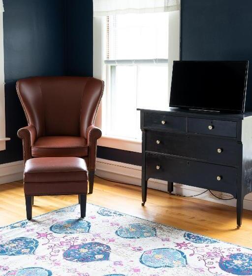 جناح, Sunset Hill House