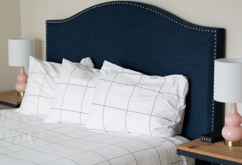 غرفة قياسية, Sunset Hill House