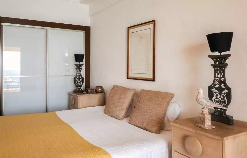 اتاق استاندارد با چشم‌انداز دریا, Surplage Hôtel Cavalière