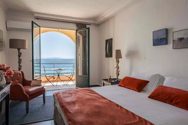 اتاق استاندارد با چشم‌انداز دریا, Surplage Hôtel Cavalière