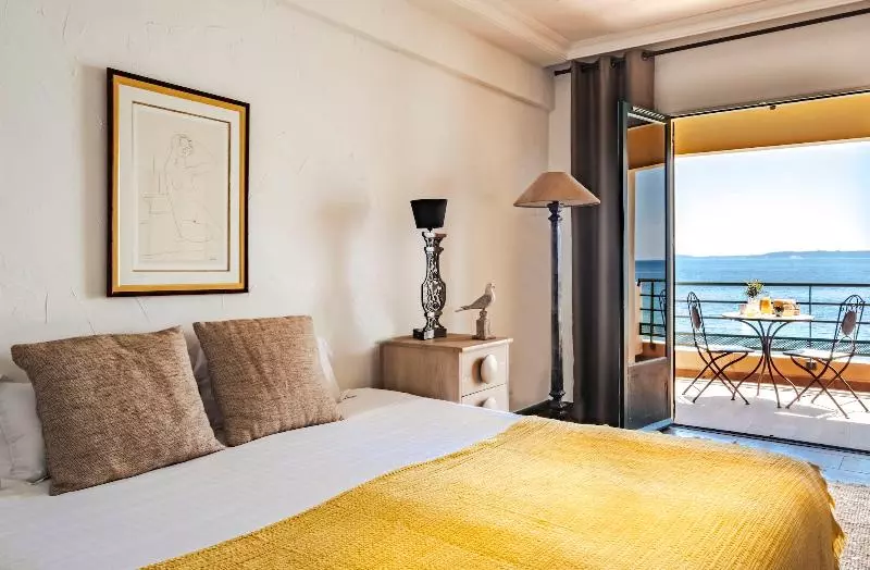اتاق استاندارد با چشم‌انداز دریا, Surplage Hôtel Cavalière