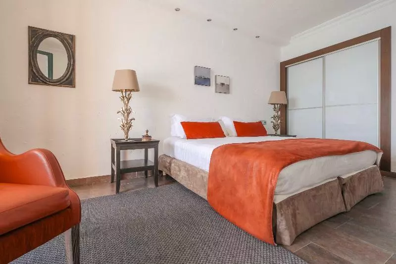 اتاق استاندارد با چشم‌انداز دریا, Surplage Hôtel Cavalière