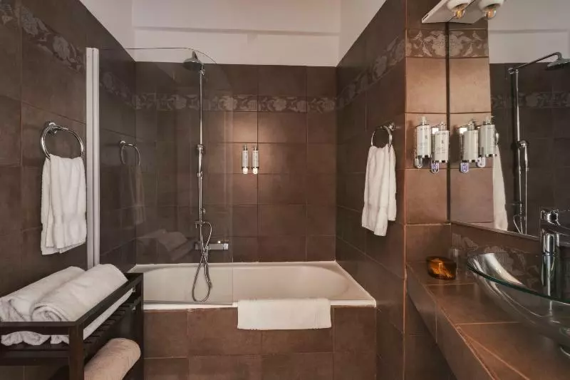اتاق استاندارد با چشم‌انداز دریا, Surplage Hôtel Cavalière