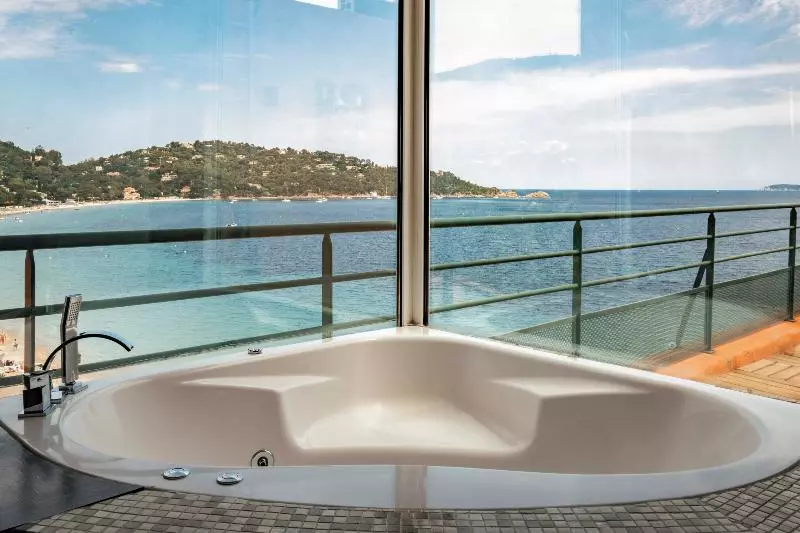 Triple Room Sea View, Surplage Hôtel Cavalière