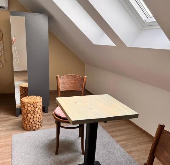 套房带园景, Penzion Lederer