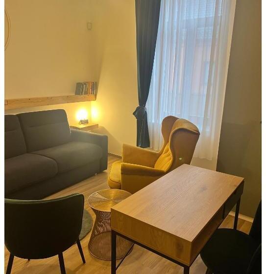 标准工作室, Penzion Lederer