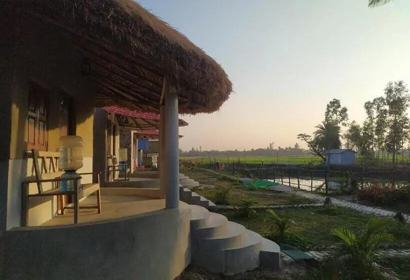 庭の見えるスタンダードトリプルルーム, Sundarban Jungle Mahal Resort