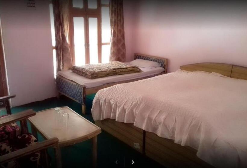 디럭스 룸, Tridev  Hotel And Restaurant