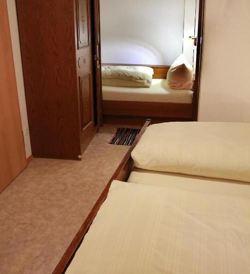 חדר סטנדרט, Lauchertstüble