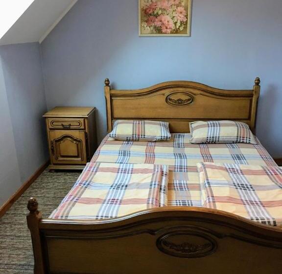 اتاق راحتی سه تخته, затишний міні готель Rosky