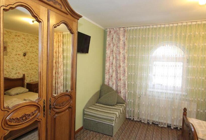 اتاق راحتی سه تخته, затишний міні готель Rosky