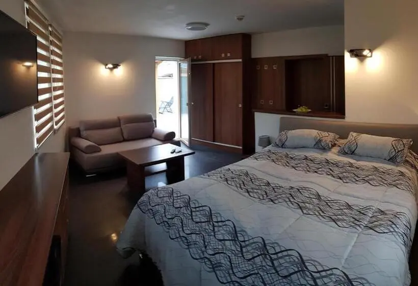 身障者適用キングサイズベッドルーム, Apartmány Meandry